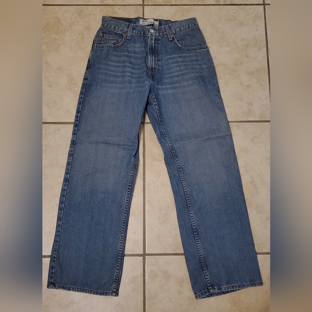 569 Levis loose straight